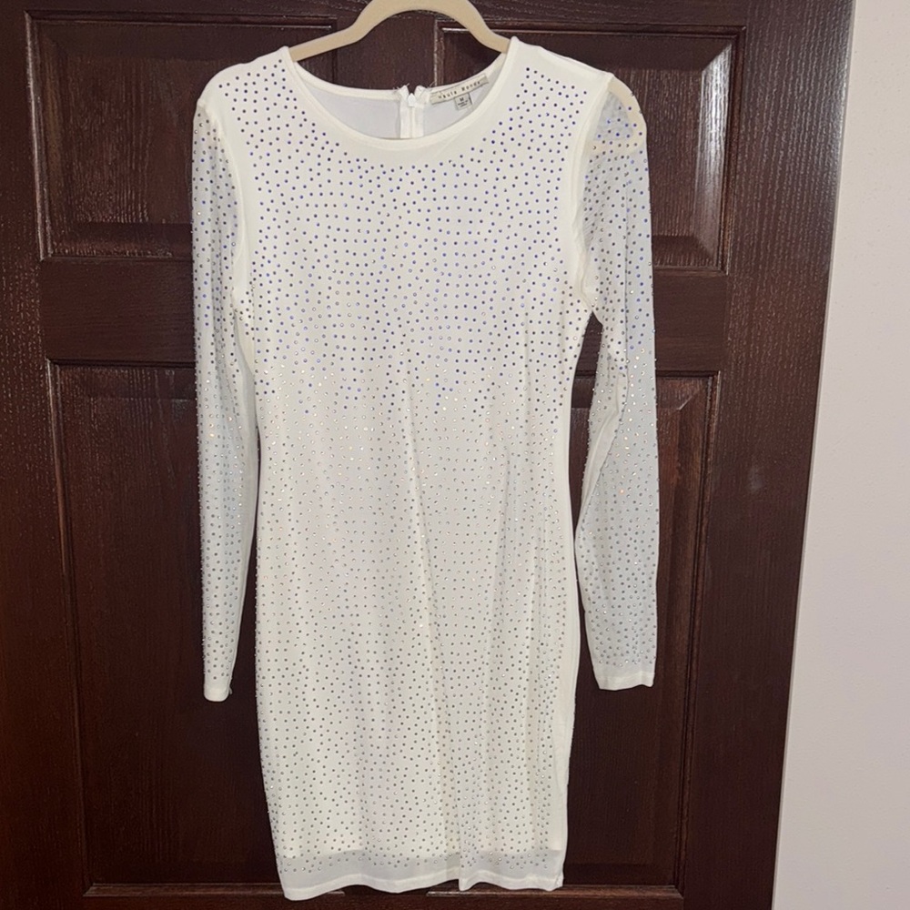 Haute Monde White Sheath Dress Long Cuffed Sleeves Crew Neck